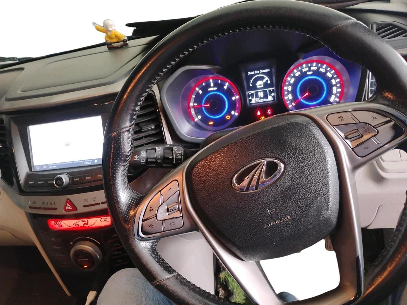 2019 Mahindra XUV300 W8 (O) 1.5 DIESEL, Diesel, Manual, 2,36,257 km, interior