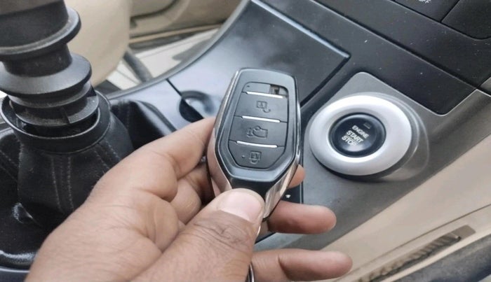 2016 Mahindra XUV500 W10, Diesel, Manual, 82,784 km, interior