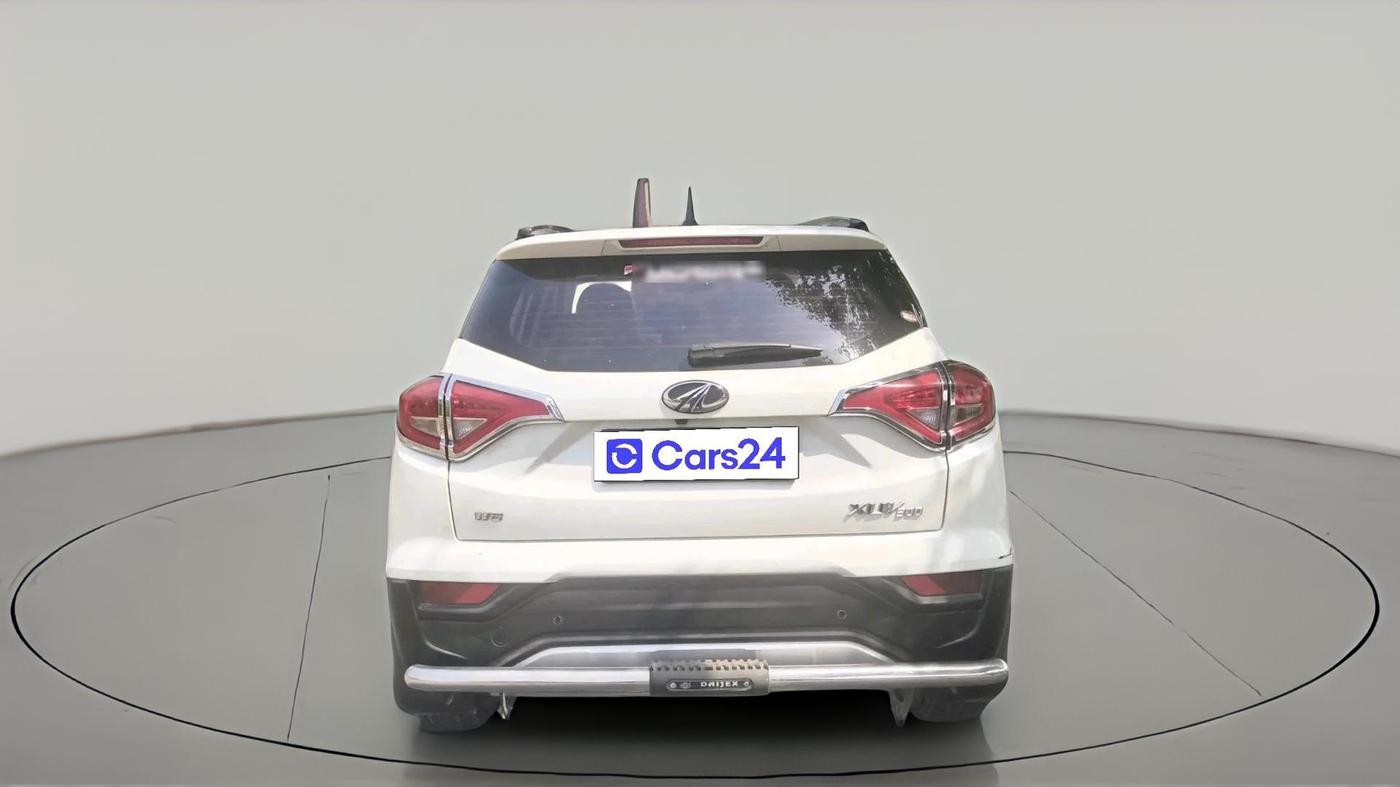 2022 Mahindra XUV300 W8 (O) 1.2 PETROL, Petrol, Manual, 1,05,184 km, exterior