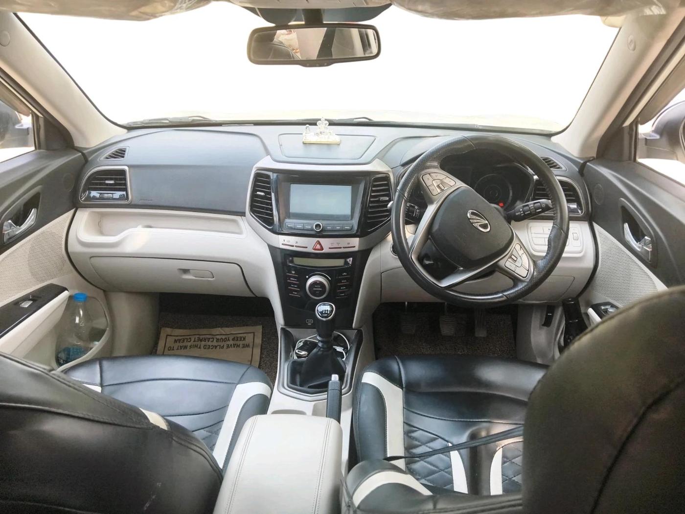 2022 Mahindra XUV300 W8 (O) 1.2 PETROL, Petrol, Manual, 1,05,184 km, interior
