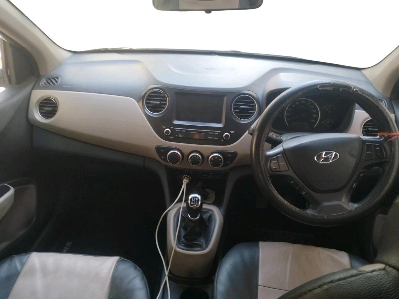 2019 Hyundai Grand i10 SPORTZ 1.2 KAPPA VTVT, CNG, Manual, 1,21,861 km, interior