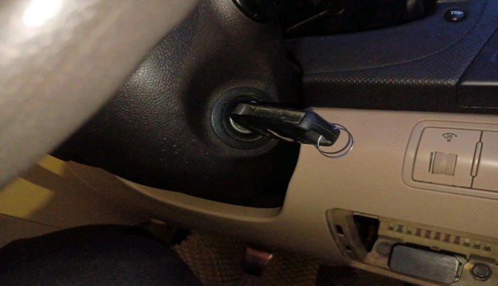 2011 Hyundai Verna FLUIDIC 1.6 CRDI SX, Diesel, Manual, 2,60,364 km, interior