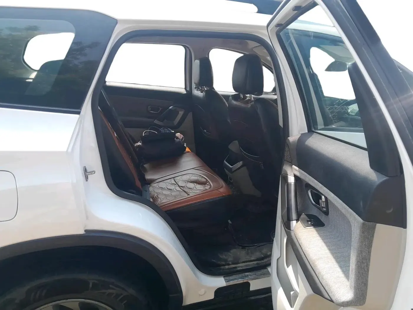 2024 Tata Safari PURE PLUS, Diesel, Manual, 34,385 km, interior