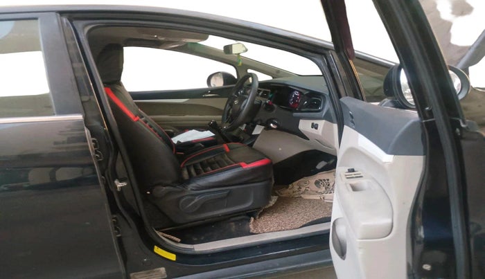 2019 Mahindra MARAZZO M6 7 STR, Diesel, Manual, 62,453 km, interior