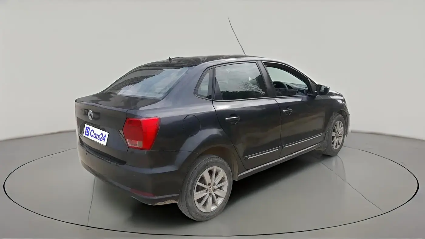 2017 Volkswagen Ameo HIGHLINE1.2L, Petrol, Manual, 1,22,158 km, exterior