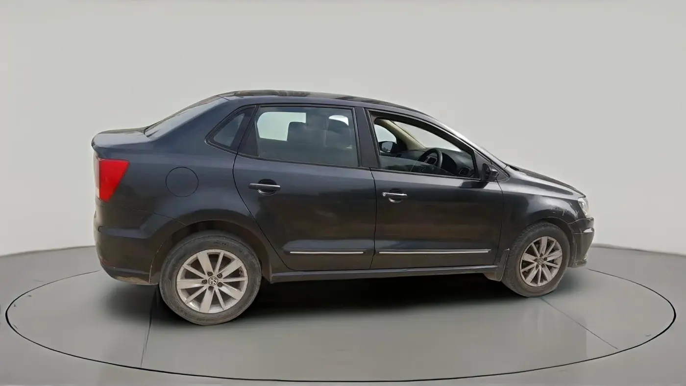 2017 Volkswagen Ameo HIGHLINE1.2L, Petrol, Manual, 1,22,158 km, exterior