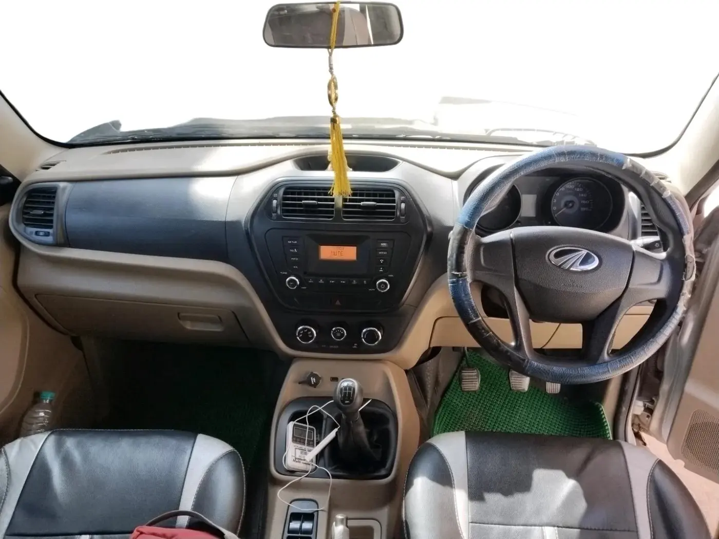 2017 Mahindra TUV300 T6 PLUS, Diesel, Manual, 86,804 km, interior