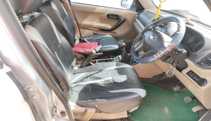 2017 Mahindra TUV300 T6 PLUS, Diesel, Manual, 86,804 km, interior