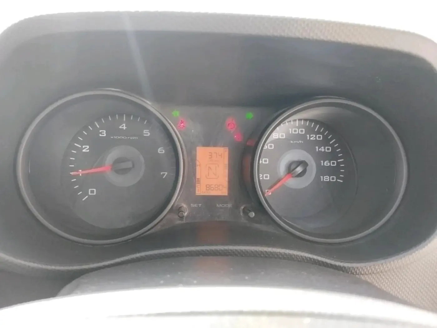 2017 Mahindra TUV300 T6 PLUS, Diesel, Manual, 86,804 km, interior
