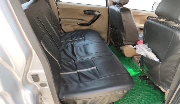 2017 Mahindra TUV300 T6 PLUS, Diesel, Manual, 86,804 km, interior