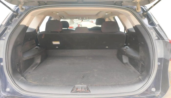 2023 Mahindra XUV700 AX 5 P MT 5 STR, Petrol, Manual, 21,446 km, exterior