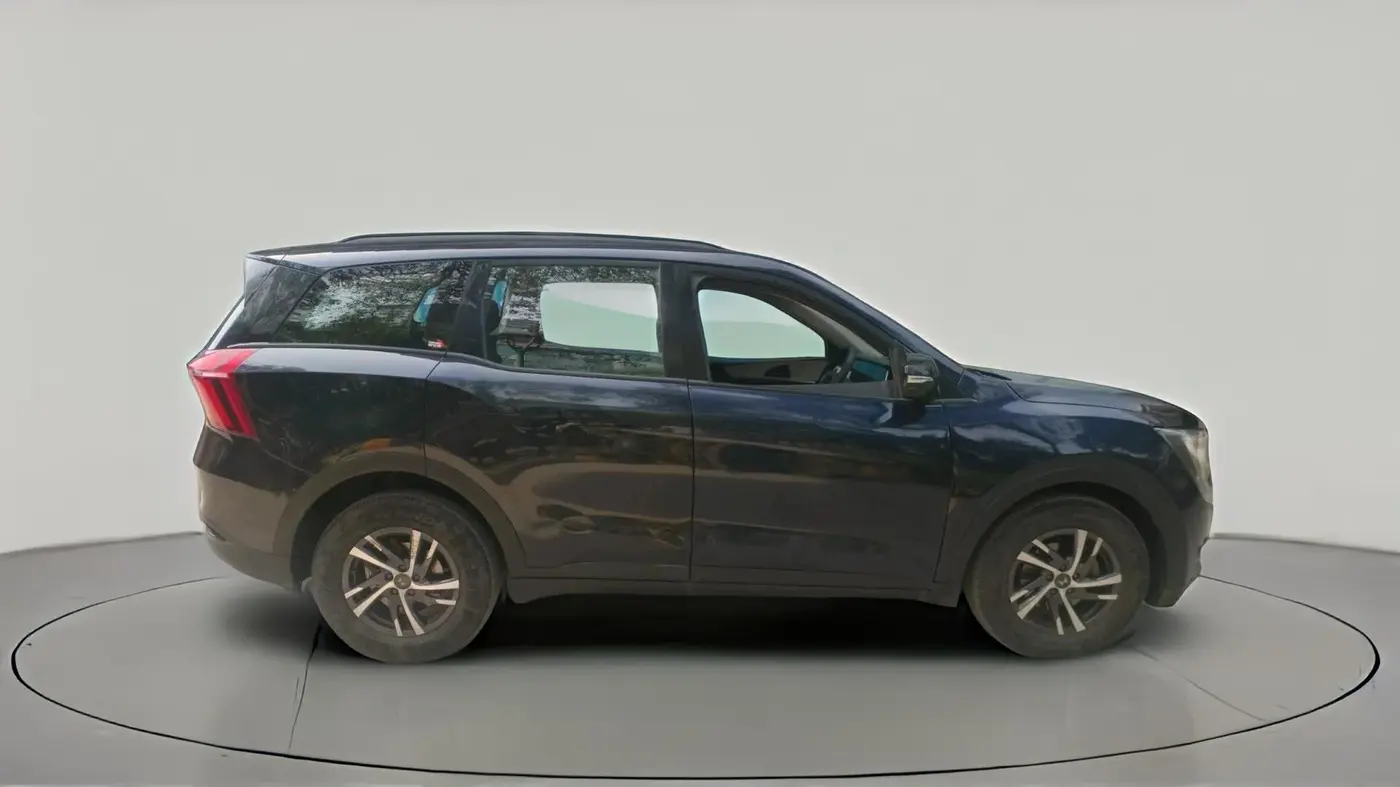 2023 Mahindra XUV700 AX 5 P MT 5 STR, Petrol, Manual, 21,446 km, exterior