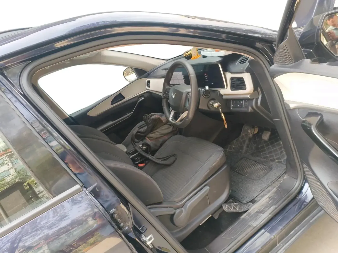 2023 Mahindra XUV700 AX 5 P MT 5 STR, Petrol, Manual, 21,446 km, interior