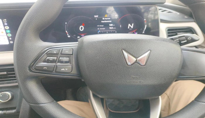 2023 Mahindra XUV700 AX 5 P MT 5 STR, Petrol, Manual, 21,446 km, interior