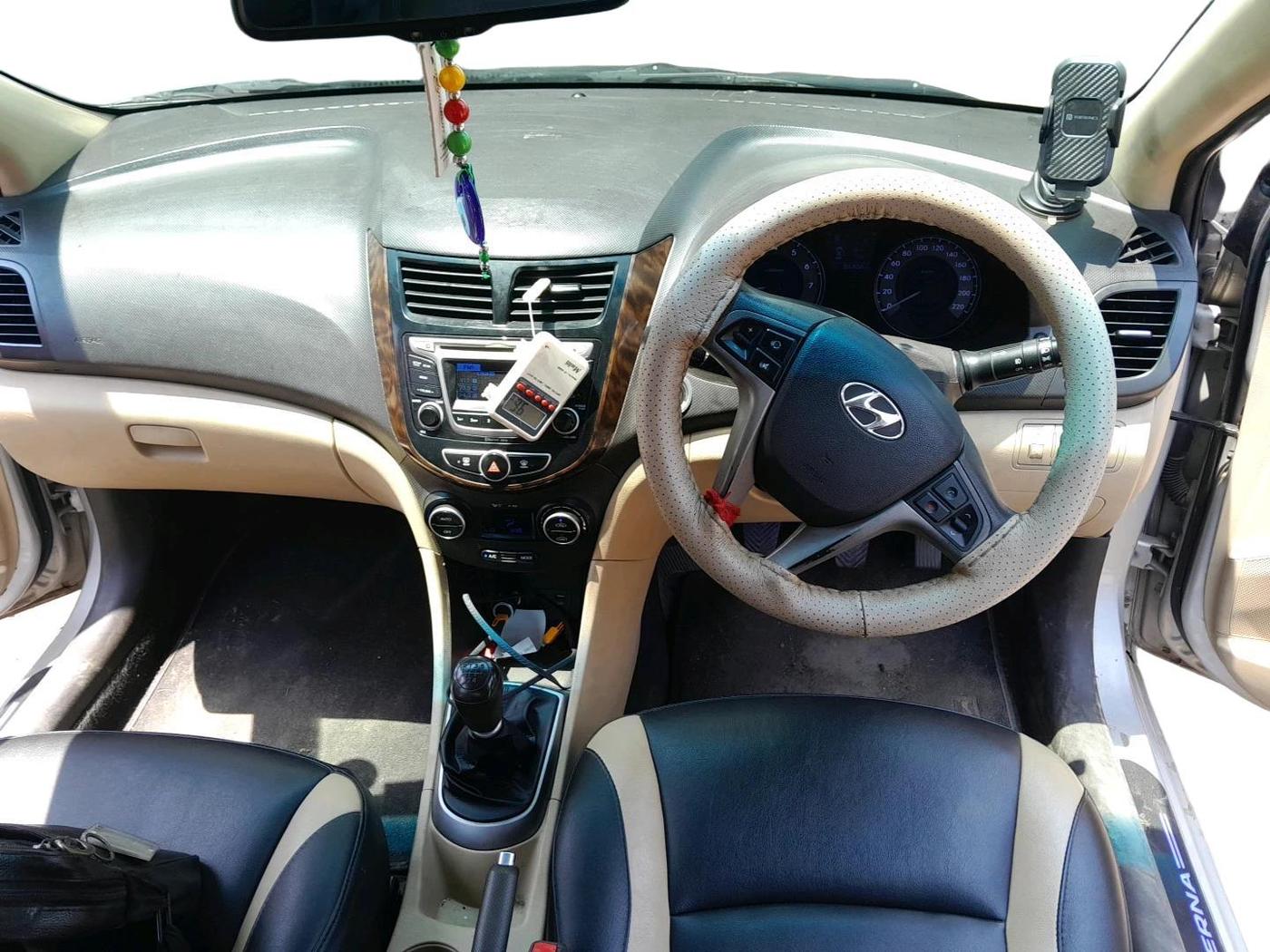 2015 Hyundai Verna FLUIDIC 4S 1.6 VTVT S, Petrol, Manual, 84,406 km, interior