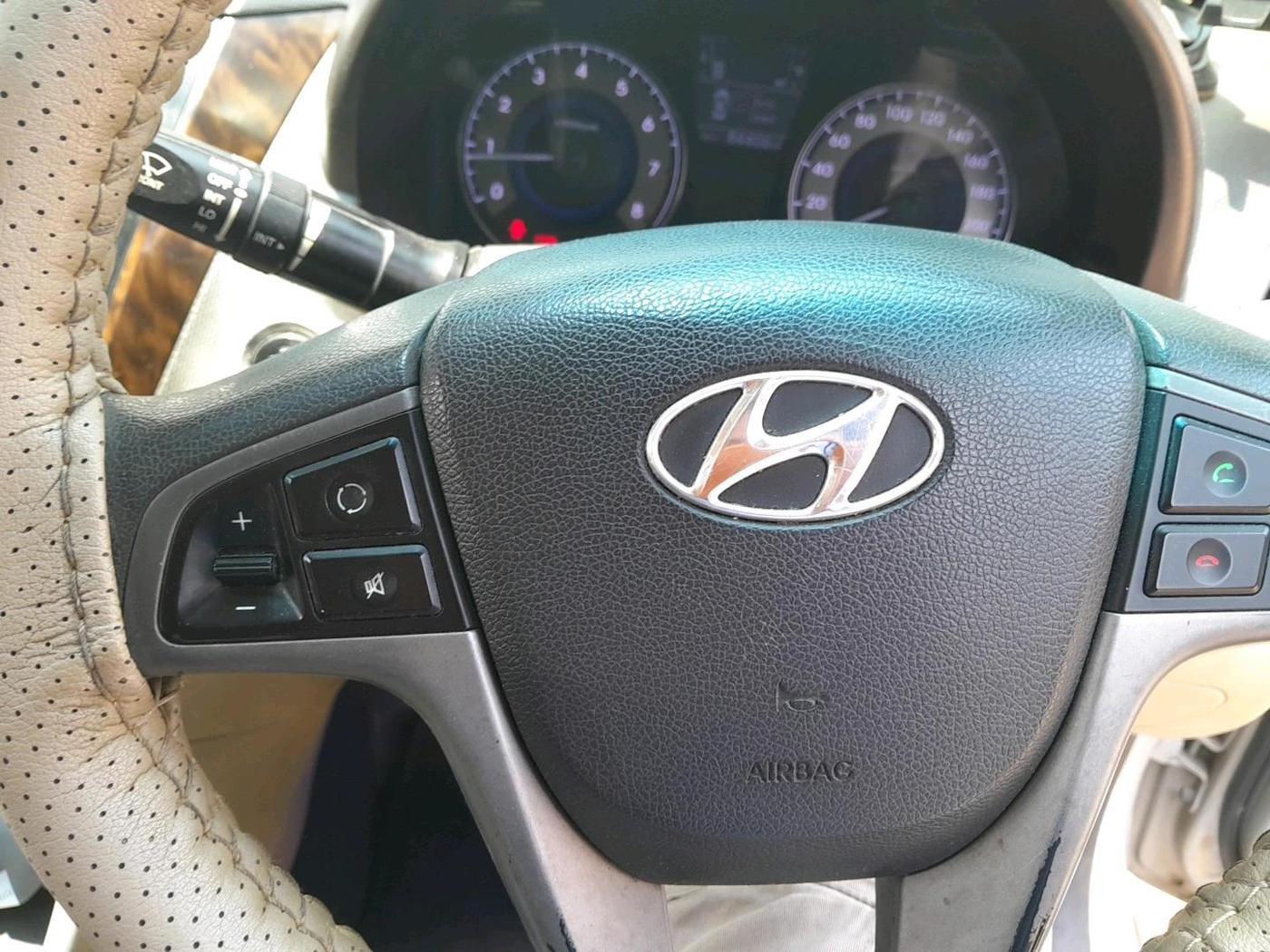 2015 Hyundai Verna FLUIDIC 4S 1.6 VTVT S, Petrol, Manual, 84,406 km, interior