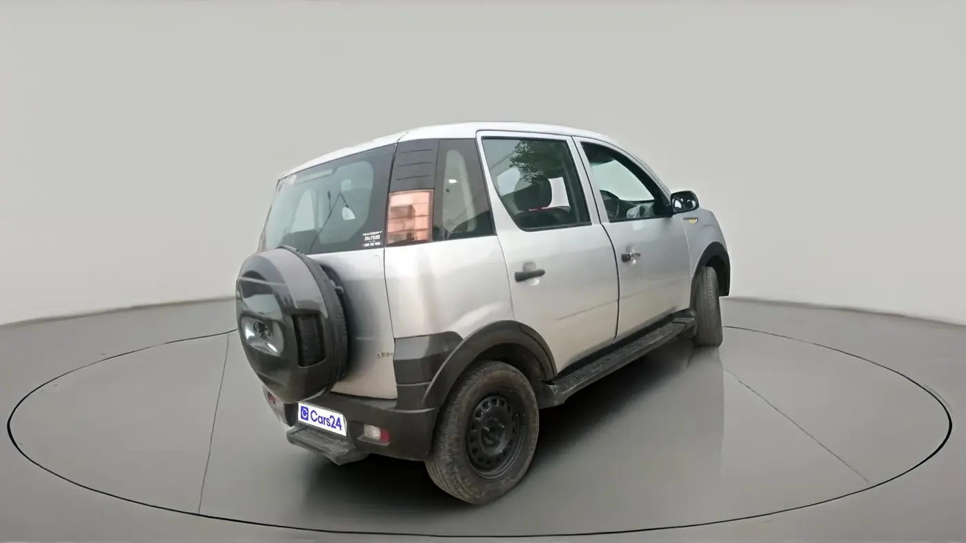 2016 Mahindra NUVOSPORT N4 PLUS, Diesel, Manual, 1,23,937 km, exterior