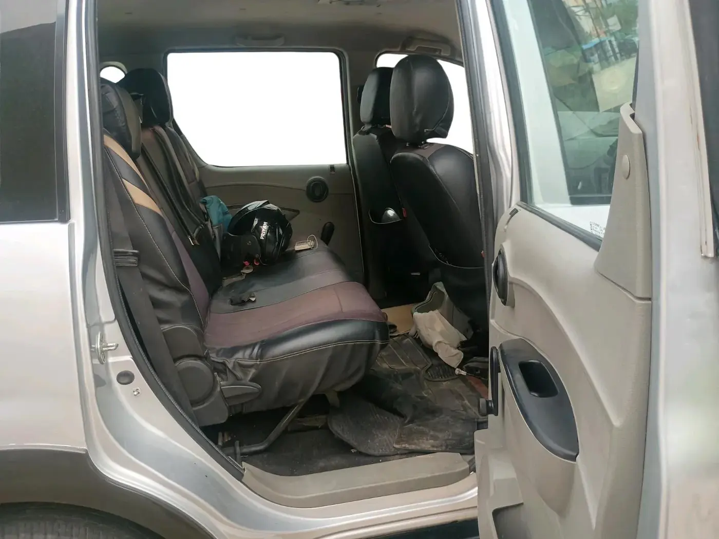 2016 Mahindra NUVOSPORT N4 PLUS, Diesel, Manual, 1,23,937 km, interior