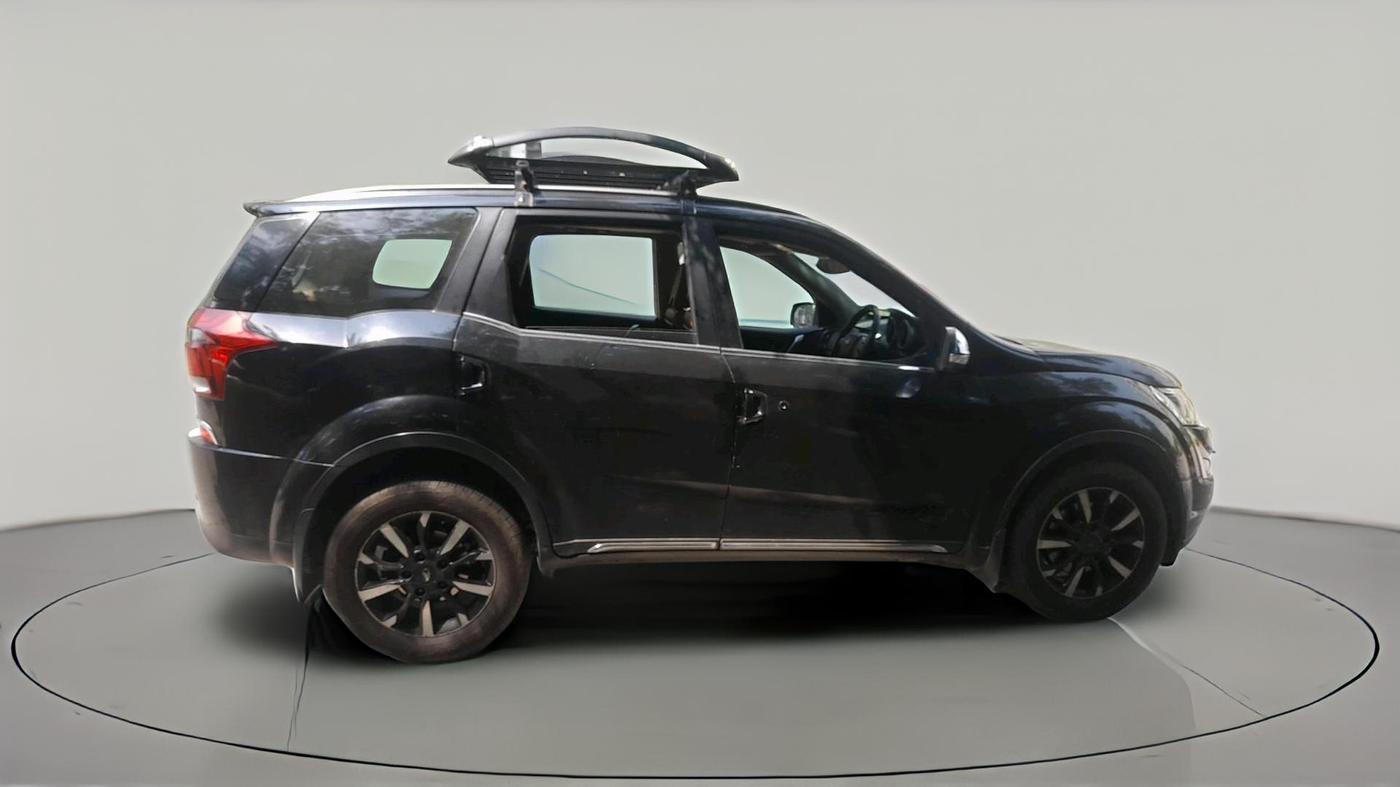 2018 Mahindra XUV500 W11 AT, Diesel, Automatic, 1,21,127 km, exterior