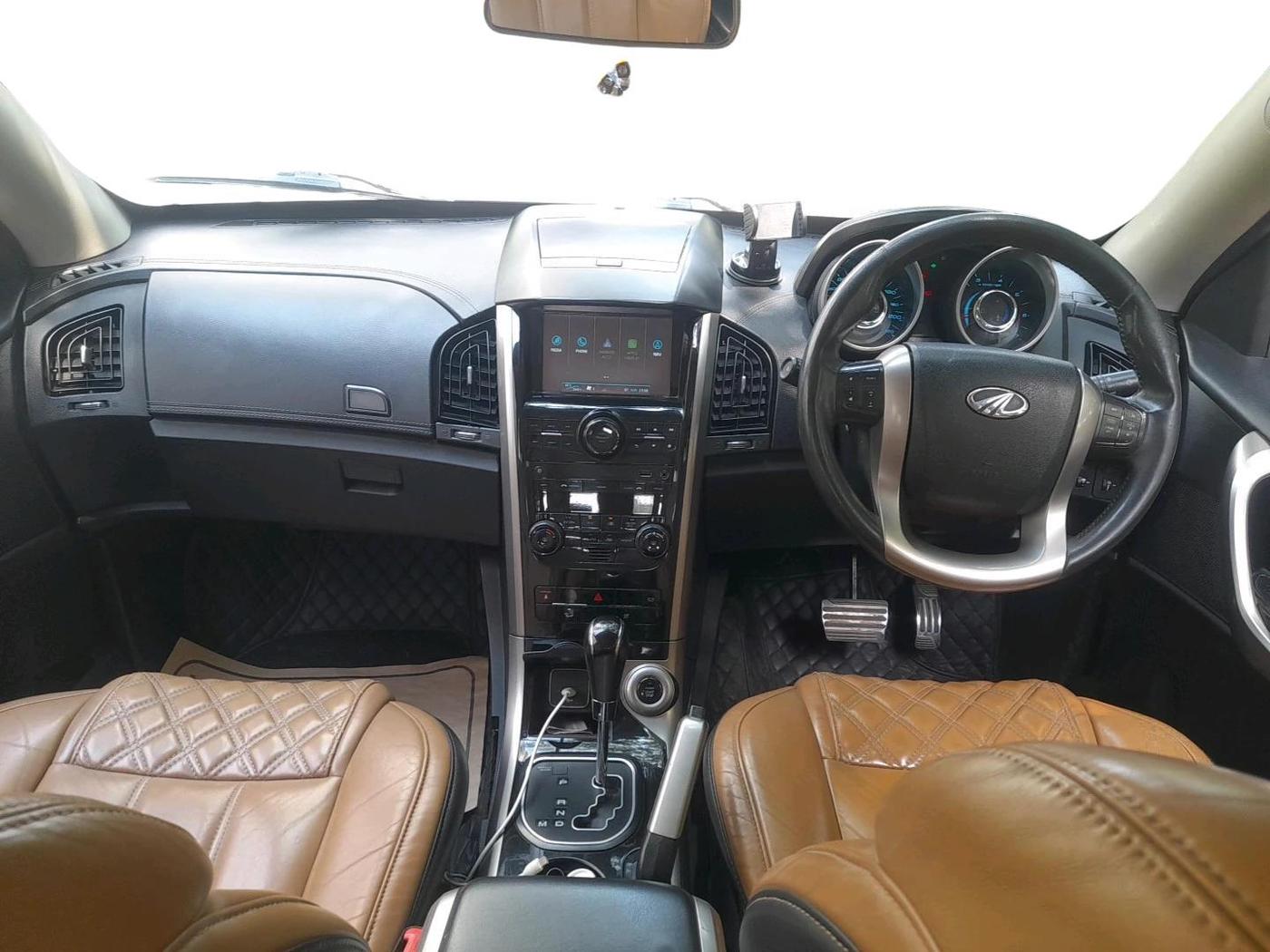 2018 Mahindra XUV500 W11 AT, Diesel, Automatic, 1,21,127 km, interior