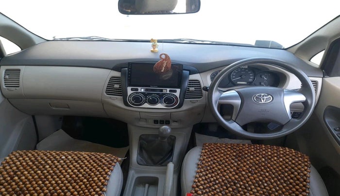 2014 Toyota Innova 2.5 GX 7 STR, Diesel, Manual, 78,087 km, interior