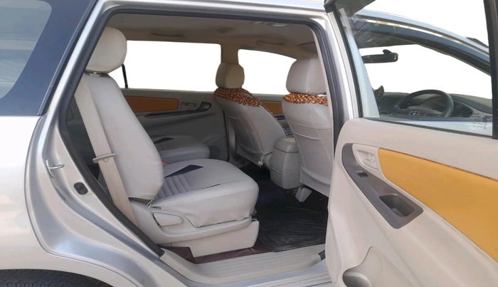2014 Toyota Innova 2.5 GX 7 STR, Diesel, Manual, 78,087 km, interior