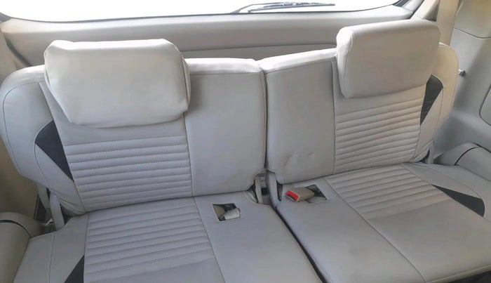 2014 Toyota Innova 2.5 GX 7 STR, Diesel, Manual, 78,087 km, interior