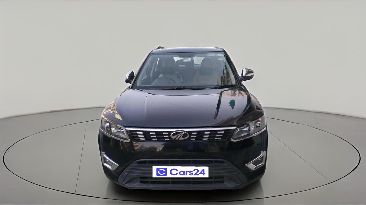2020 Mahindra XUV300 W6 1.5 DIESEL, Diesel, Manual, 1,08,626 km, exterior