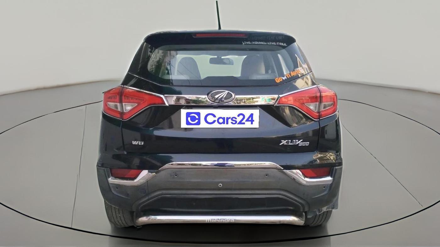 2020 Mahindra XUV300 W6 1.5 DIESEL, Diesel, Manual, 1,08,626 km, exterior