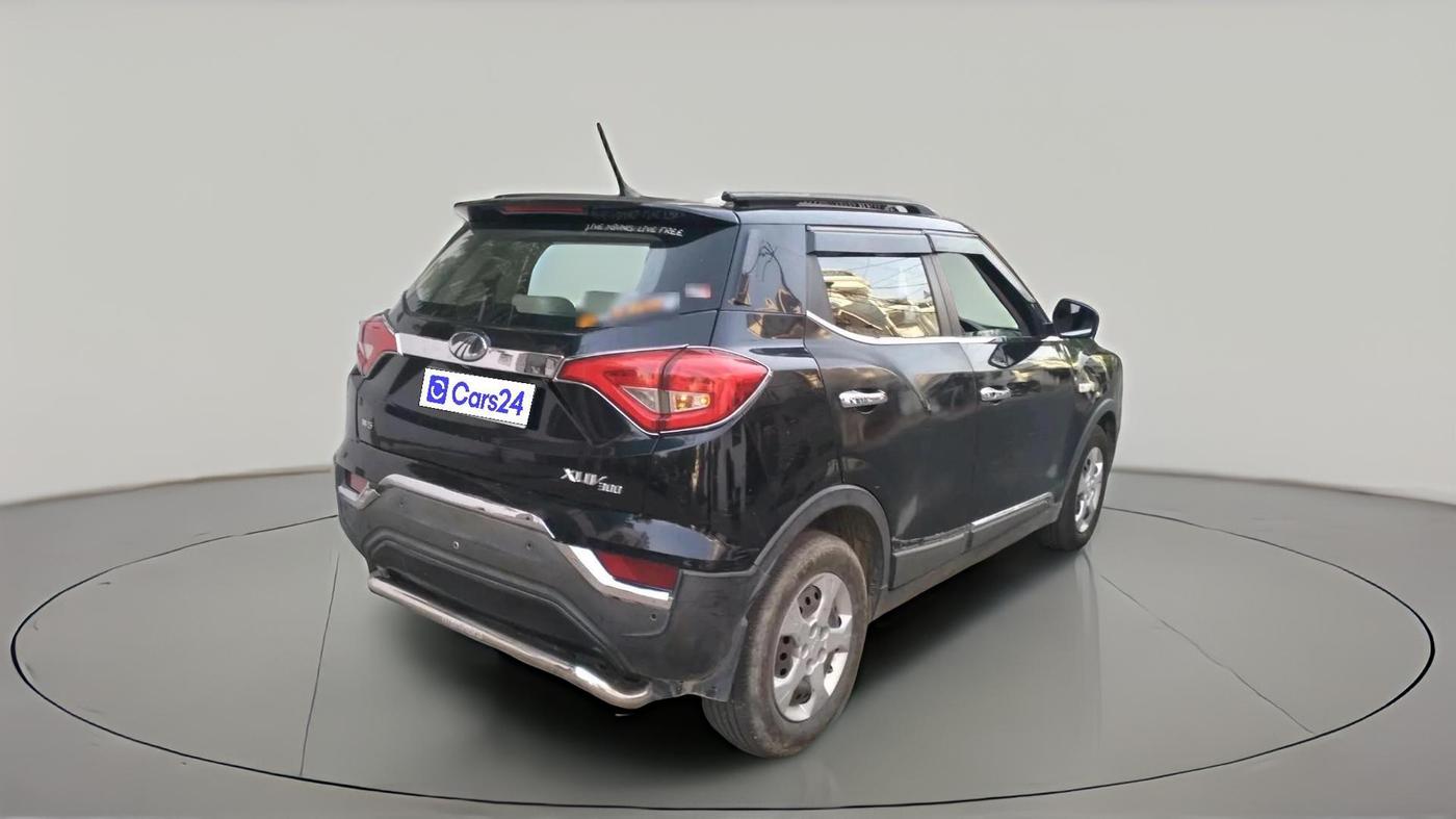 2020 Mahindra XUV300 W6 1.5 DIESEL, Diesel, Manual, 1,08,626 km, exterior