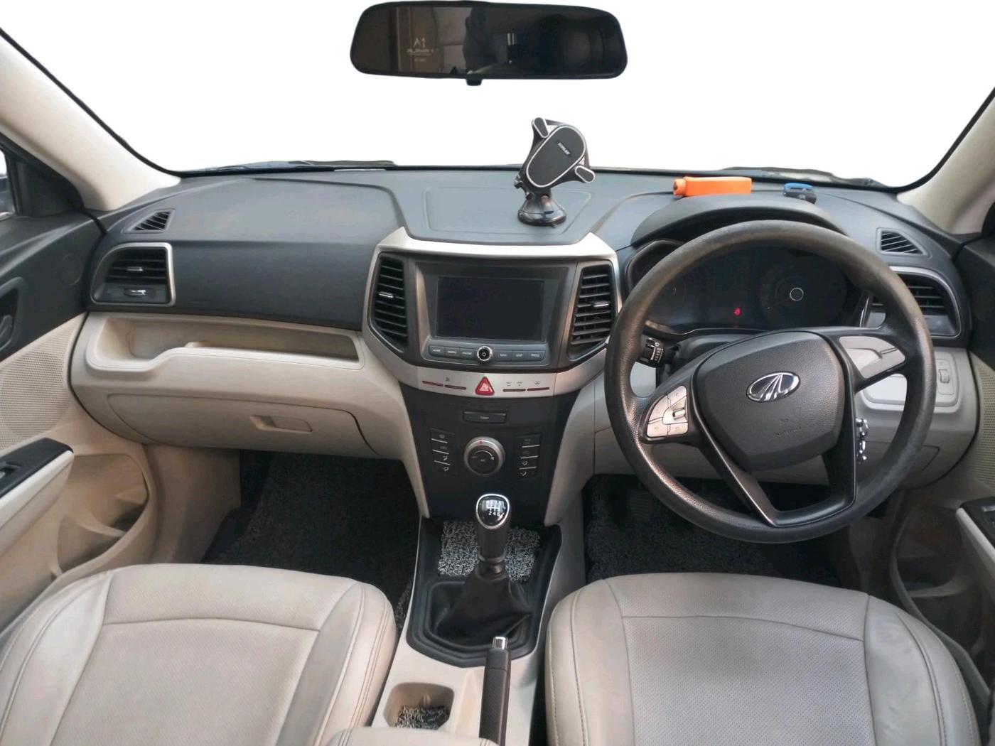 2020 Mahindra XUV300 W6 1.5 DIESEL, Diesel, Manual, 1,08,626 km, interior