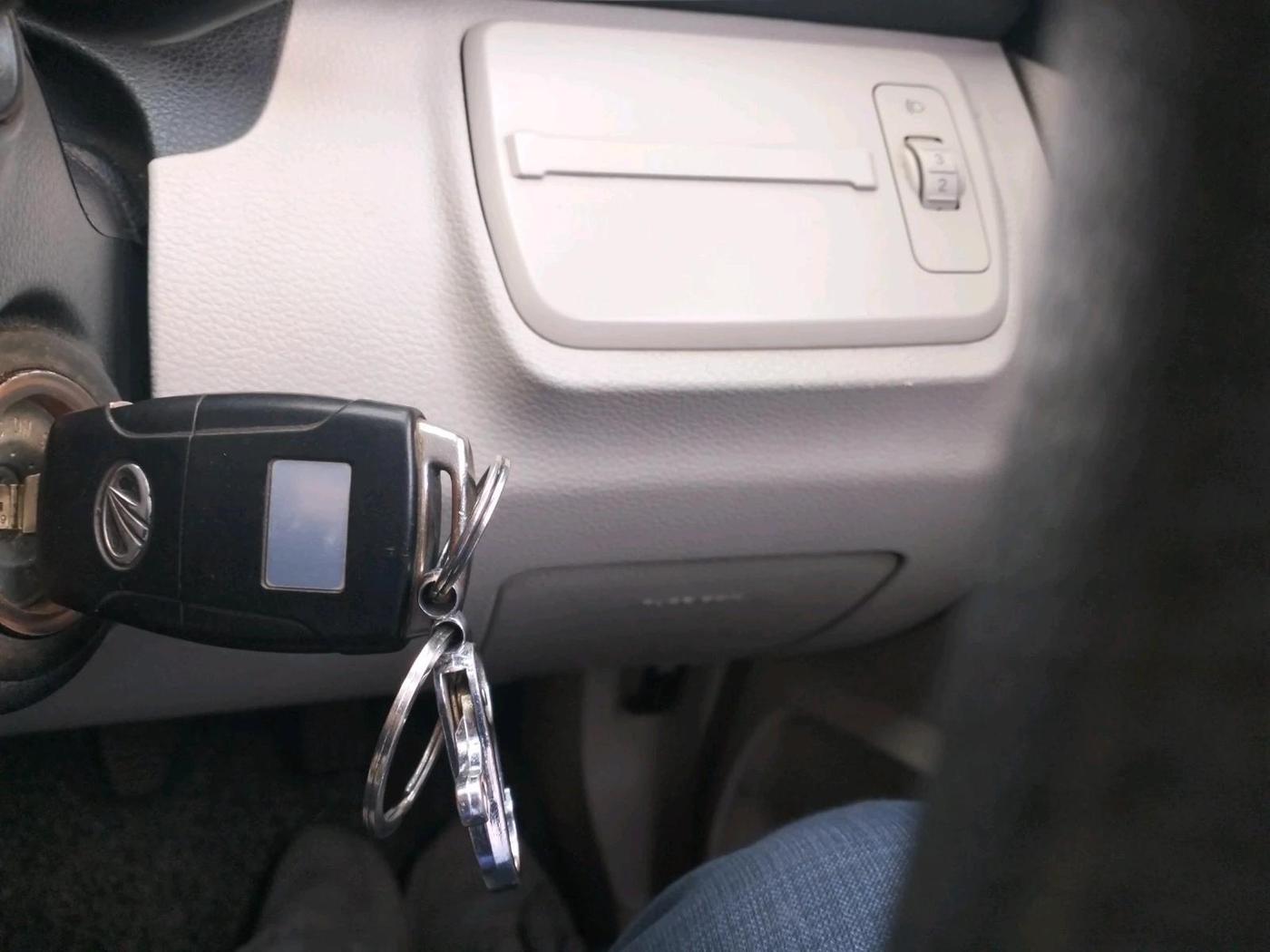 2020 Mahindra XUV300 W6 1.5 DIESEL, Diesel, Manual, 1,08,626 km, interior