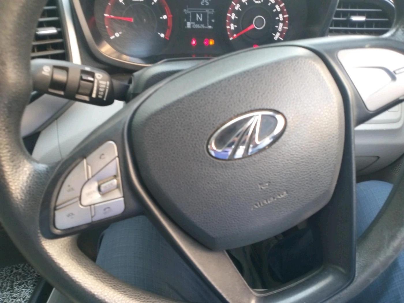 2020 Mahindra XUV300 W6 1.5 DIESEL, Diesel, Manual, 1,08,626 km, interior
