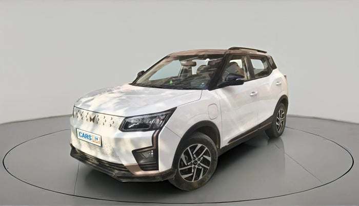 2024 Mahindra XUV400 EL Pro 39.4 KWH Dual Tone, Electric, Automatic, 45,000 km, exterior