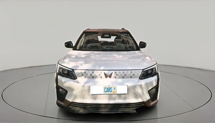 2024 Mahindra XUV400 EL Pro 39.4 KWH Dual Tone, Electric, Automatic, 45,000 km, exterior