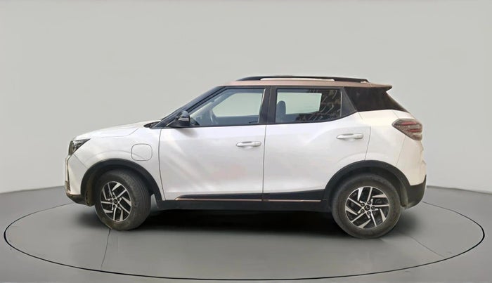 2024 Mahindra XUV400 EL Pro 39.4 KWH Dual Tone, Electric, Automatic, 45,000 km, exterior