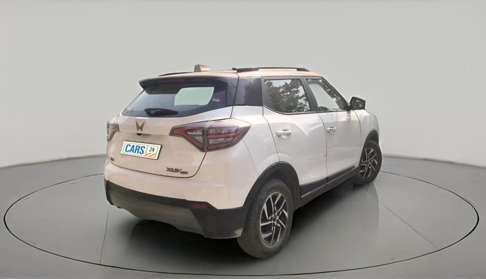 2024 Mahindra XUV400 EL Pro 39.4 KWH Dual Tone, Electric, Automatic, 45,000 km, exterior