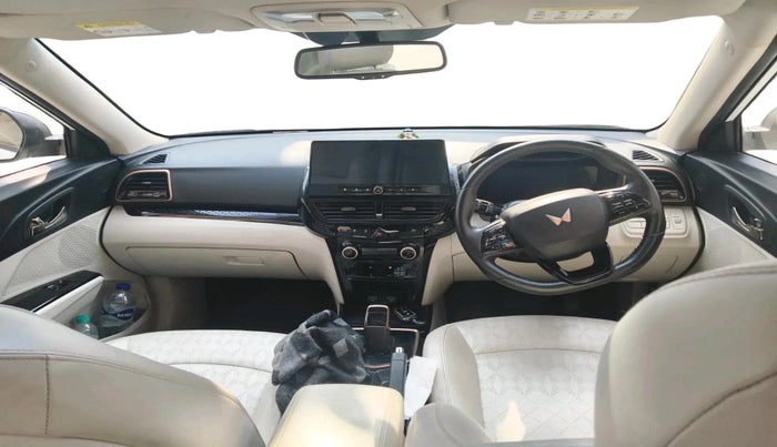 2024 Mahindra XUV400 EL Pro 39.4 KWH Dual Tone, Electric, Automatic, 45,000 km, interior
