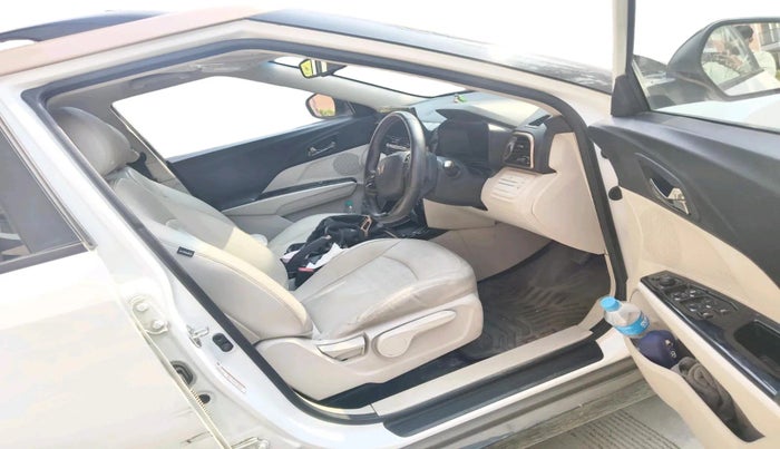 2024 Mahindra XUV400 EL Pro 39.4 KWH Dual Tone, Electric, Automatic, 45,000 km, interior