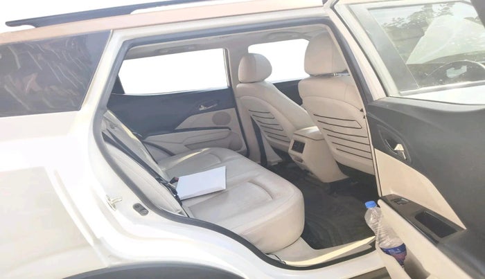 2024 Mahindra XUV400 EL Pro 39.4 KWH Dual Tone, Electric, Automatic, 45,000 km, interior