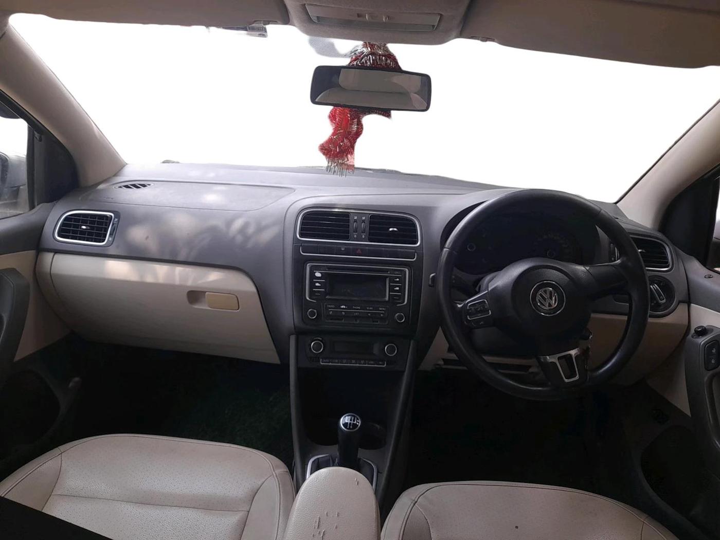 2013 Volkswagen Vento HIGHLINE DIESEL 1.6, Diesel, Manual, 1,07,710 km, interior