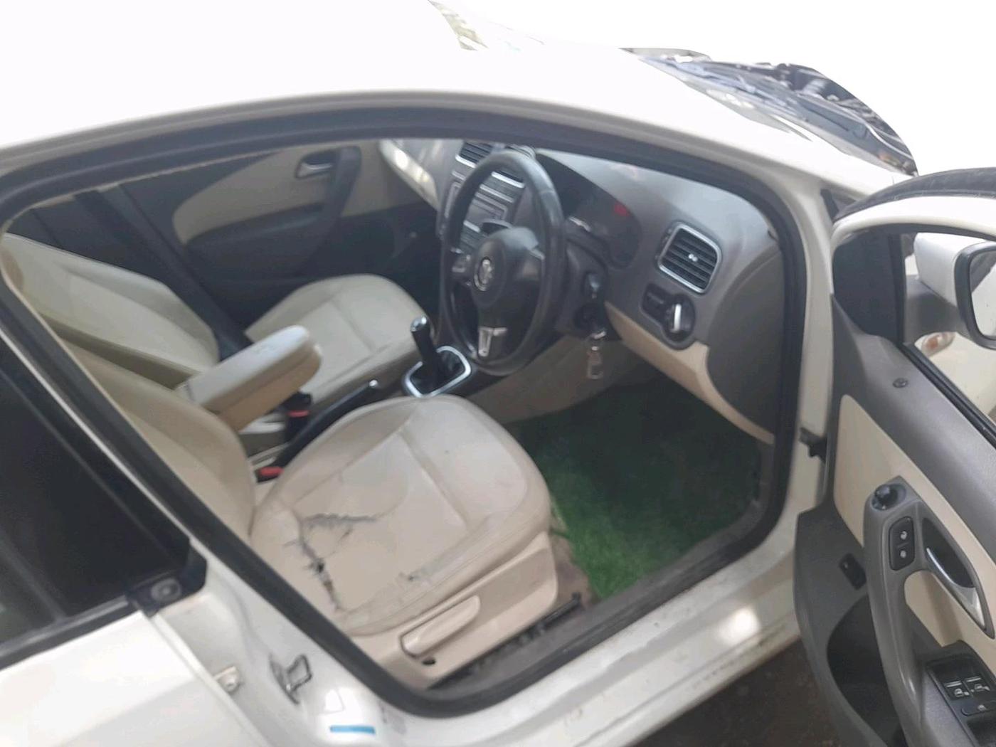 2013 Volkswagen Vento HIGHLINE DIESEL 1.6, Diesel, Manual, 1,07,710 km, interior