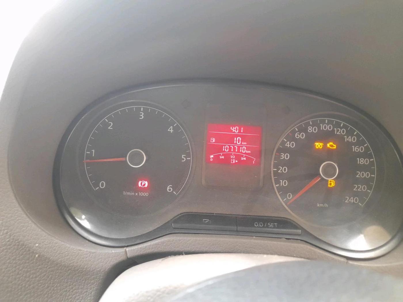 2013 Volkswagen Vento HIGHLINE DIESEL 1.6, Diesel, Manual, 1,07,710 km, interior