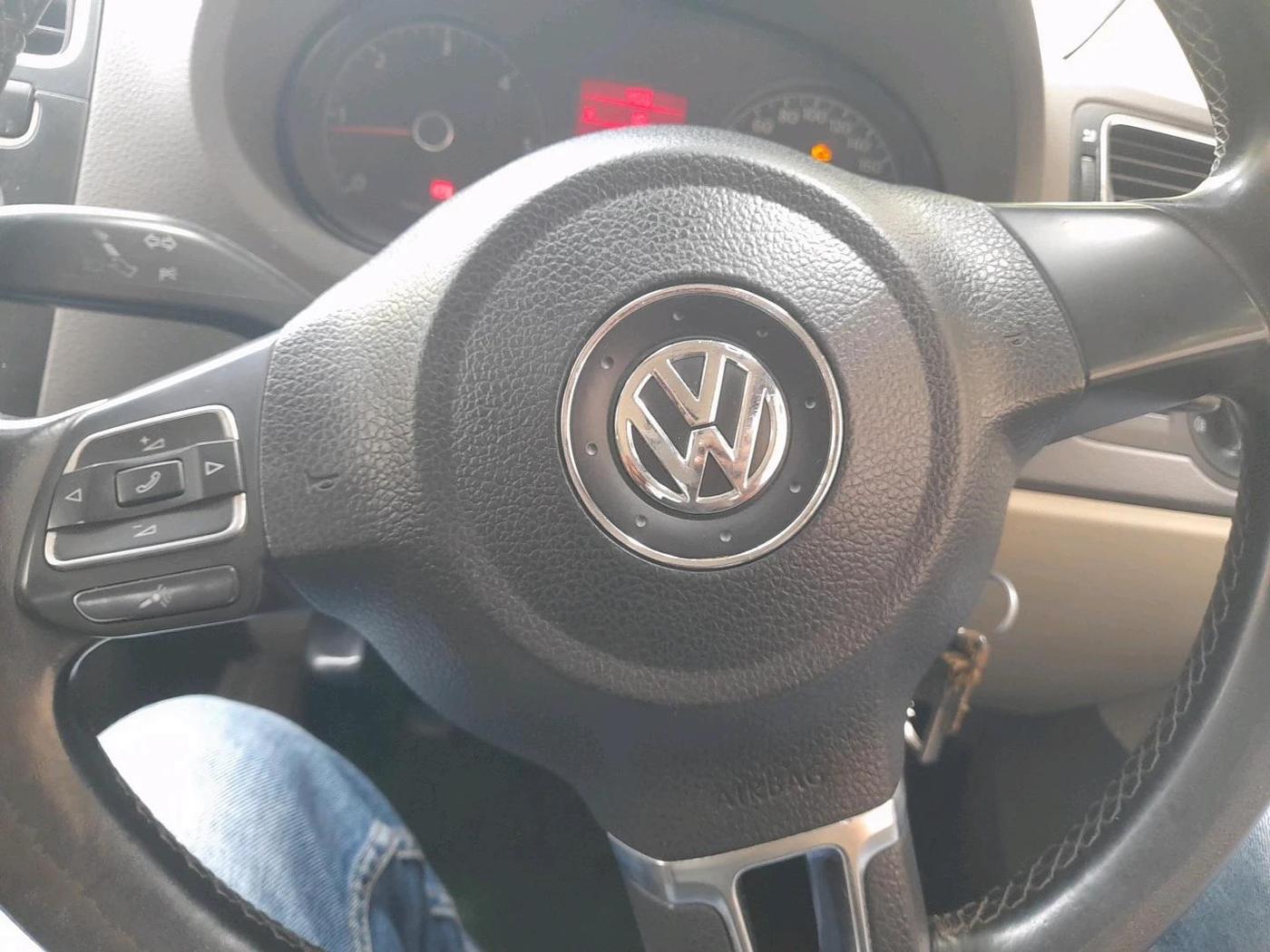 2013 Volkswagen Vento HIGHLINE DIESEL 1.6, Diesel, Manual, 1,07,710 km, interior