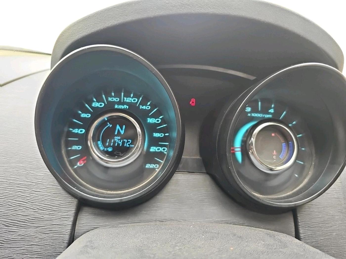 2017 Mahindra XUV500 W4 1.99, Diesel, Manual, 1,17,472 km, interior