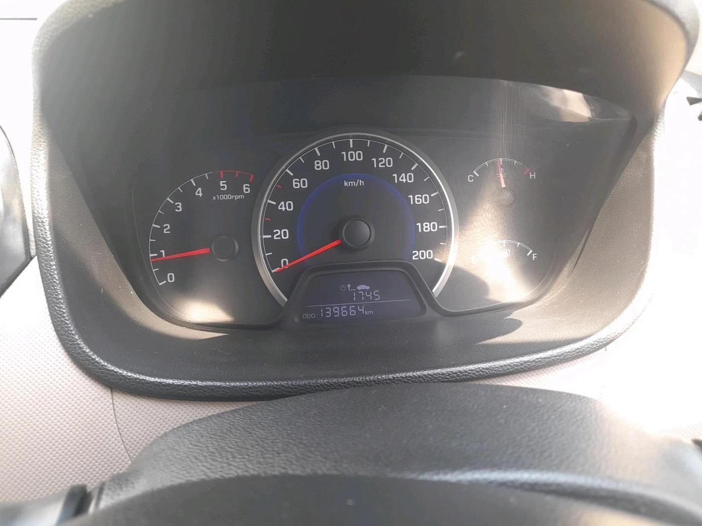 2013 Hyundai Grand i10 MAGNA 1.1 CRDI, Diesel, Manual, 1,39,664 km, interior