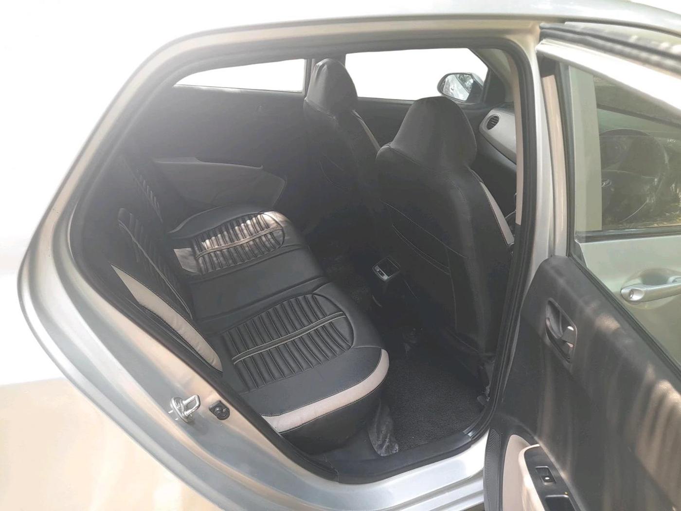 2013 Hyundai Grand i10 MAGNA 1.1 CRDI, Diesel, Manual, 1,39,664 km, interior