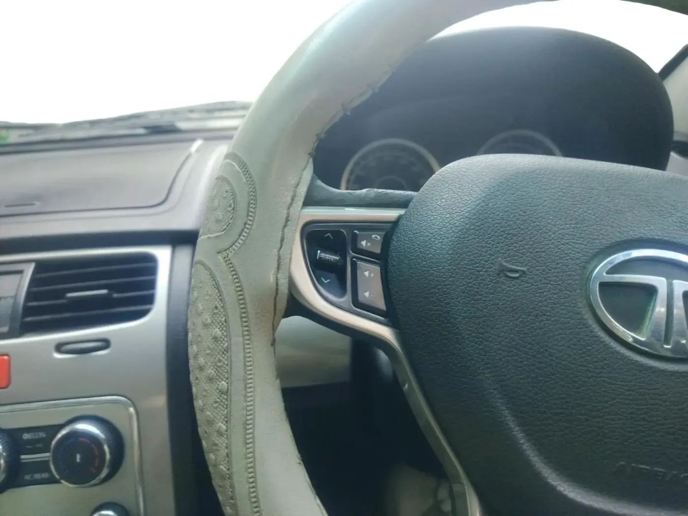 2016 Tata Safari Storme 2.2 VX 4X2, Diesel, Manual, 2,24,383 km, interior