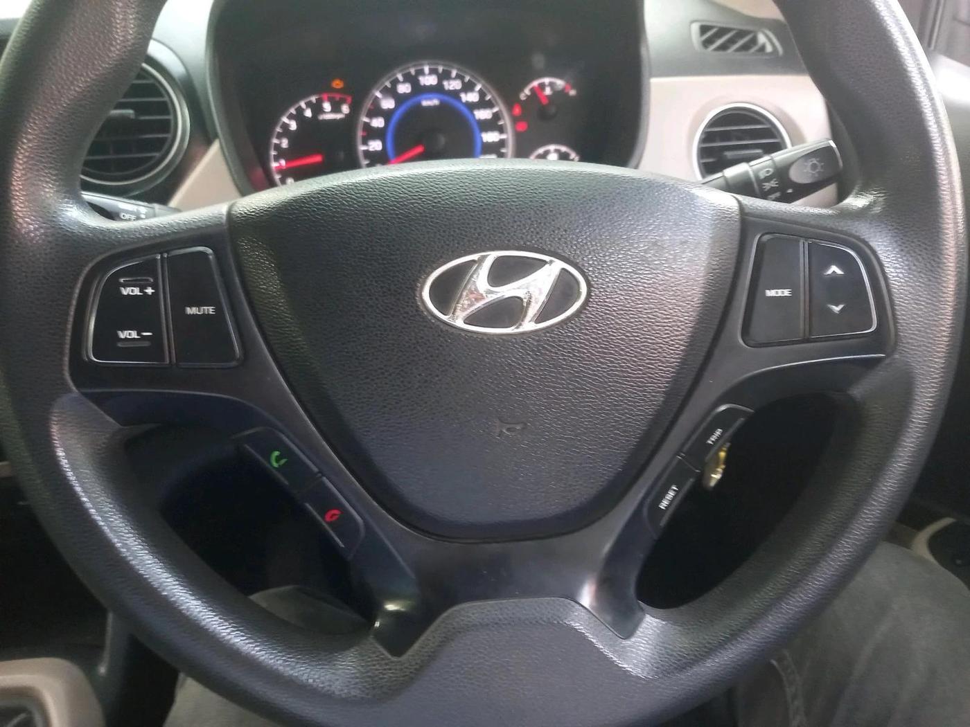 2015 Hyundai Grand i10 SPORTZ 1.1 CRDI, Diesel, Manual, 73,130 km, interior