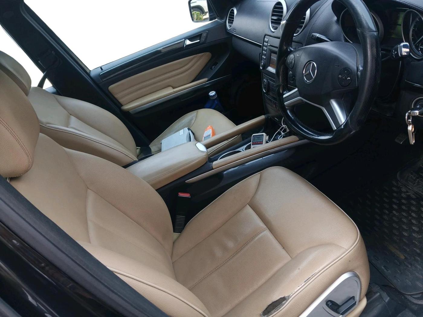2011 Mercedes Benz Ml Class 350 CDI, Diesel, Automatic, 1,93,107 km, interior
